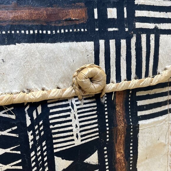 Traditional Handcrafted Black & Beige Bark Envelope Bag With Geometric Design - Picture 6 of 9